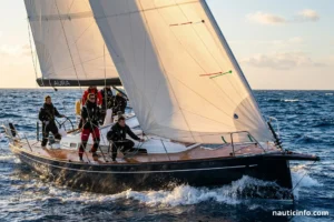 Régler ses voiles au près : le guide complet pour optimiser son cap